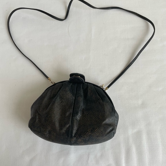 Judith Lieber Snakeskin Clutch Bag with Detachable Strap 1980s. Black/Gold.